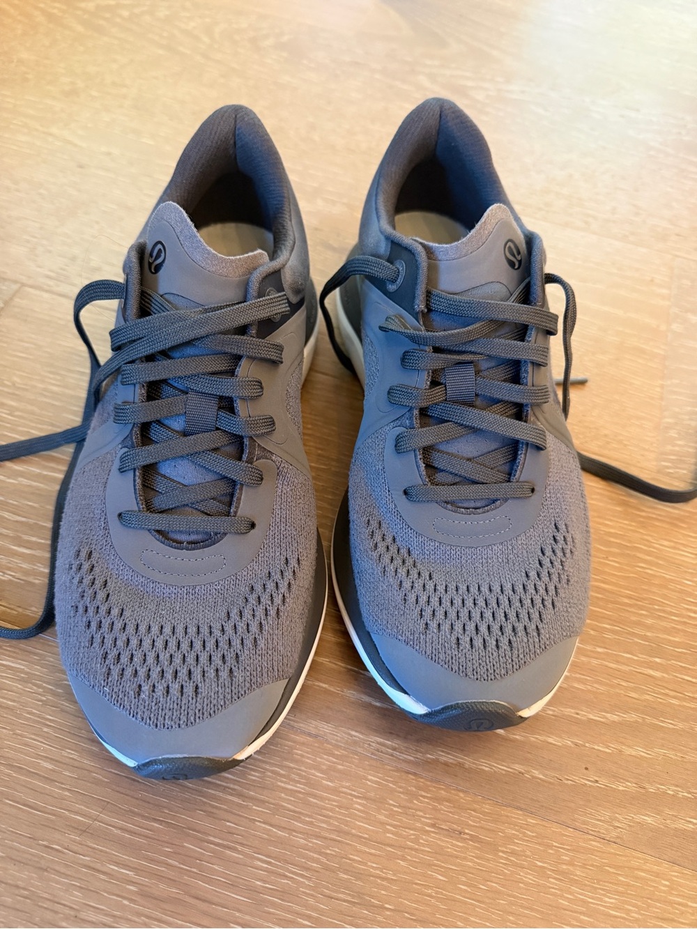 LULULEMON Chargefeel Low - EUC - running shoes -  Women’s size 7.5 grey